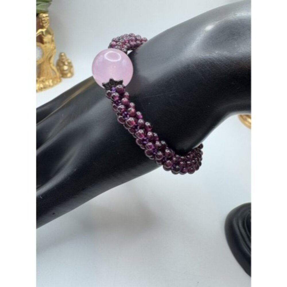 Braided bracelet with small garnet and rose quartz beads and delicate birthstone - Picture 3 of 6